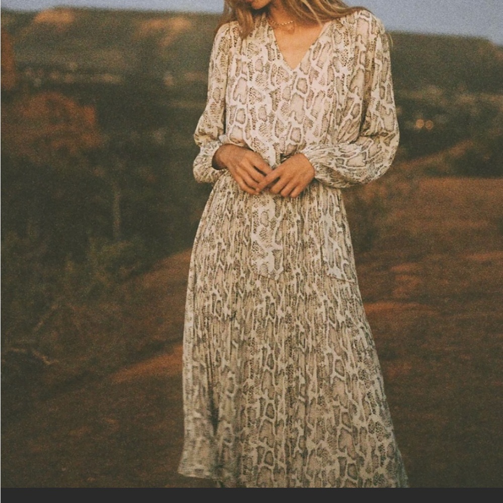 Anthropologie/current air/ Olivia snake printed pleated midi dress / med/